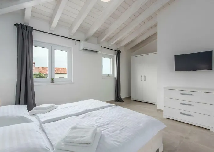 Marisol Villa