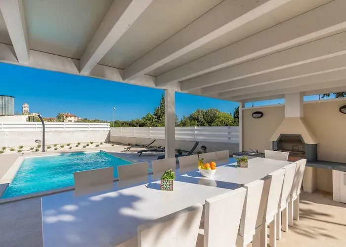 Marisol Villa *