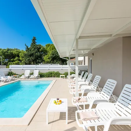 Marisol Villa *
