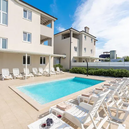 Marisol Villa *