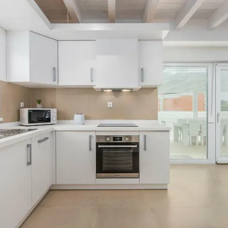 Marisol Вилла *