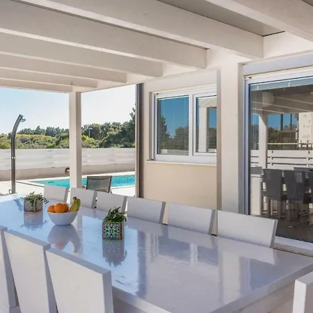 Marisol Вилла *